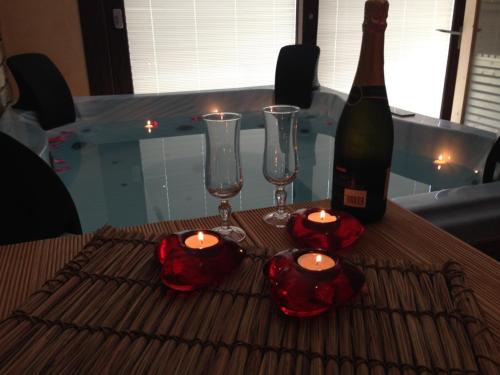 a bottle of wine and candles on a table at Agriturismo Monaco Di Mezzo in Resuttano