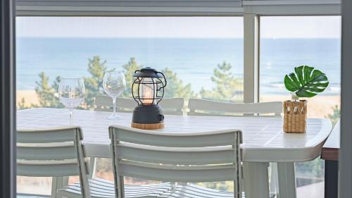 a white table with chairs and a lamp on top of it at Yangyang Oceanvibe in Yangyang