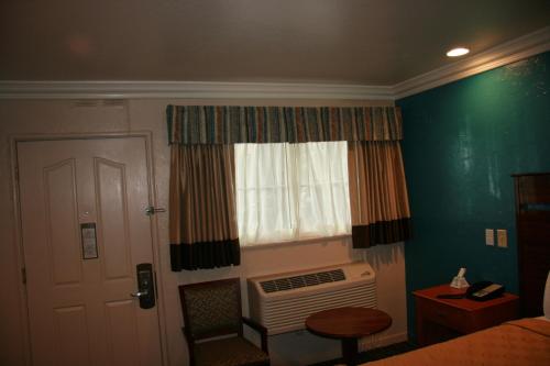 a bedroom with a window and a air conditioner at Civic Center Lodge / Lake Merritt BART in Oakland