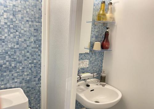Koupelna v ubytování Floral Hotel · SakaisuJi-Honmachi Osaka