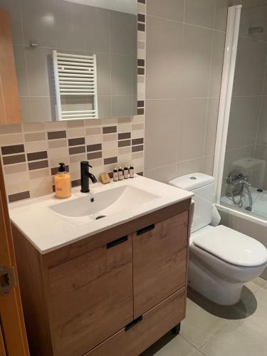 Ένα μπάνιο στο Apartament del Passeig