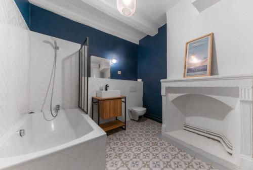 Ένα μπάνιο στο Le Ballainvilliers - Appartement cœur de ville