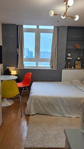 Postel nebo postele na pokoji v ubytování JJ Cozy APT Seoul