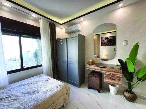 Ένα ή περισσότερα κρεβάτια σε δωμάτιο στο Alsadi Housing- Jabal Amman