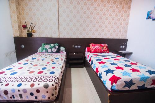 Postel nebo postele na pokoji v ubytování Guest House Tunas Daud near Universitas Kristen Artha Wacana Kupang Mitra RedDoorz