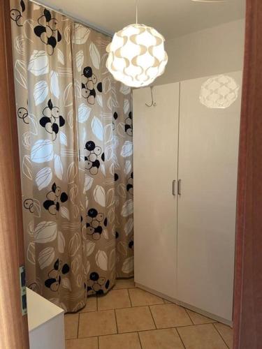 a hallway with a shower curtain with flowers on it at FeWo Schulze in Fehmarn