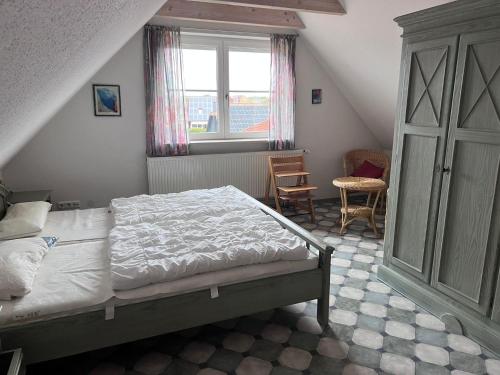 a bedroom with a bed and a window at FeWo Heinz in Fehmarn