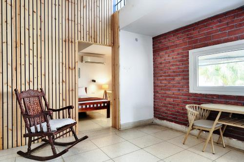 Una cama o camas en una habitación de International Travellers' Hostel by ITH Stays