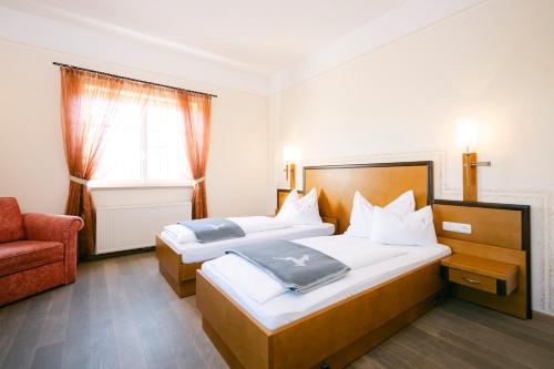 Postel nebo postele na pokoji v ubytování Gasthof Hotel Jägerwirt
