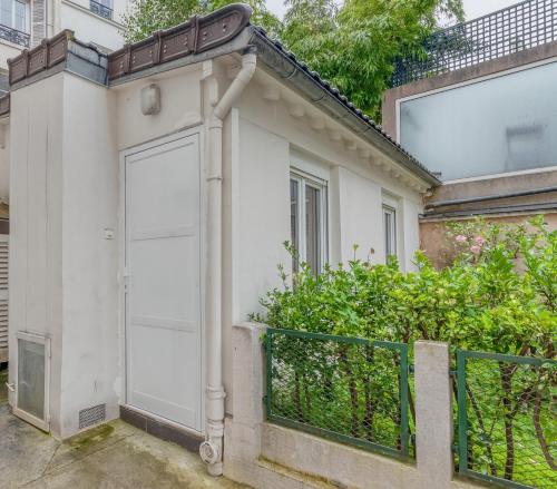 Charming little house in th heart of Batignolles