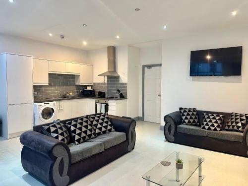 Ruang duduk di Winter Gardens Service Apartments 2 by Blackpool Service Apartments