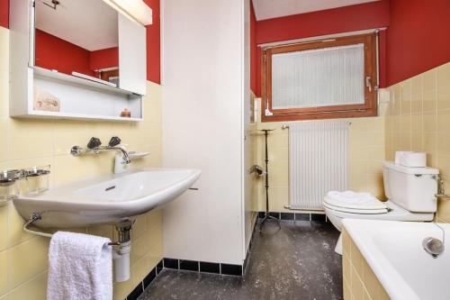Un baño de SwissHut Stunning Views Alps Lake - Chalet Antara