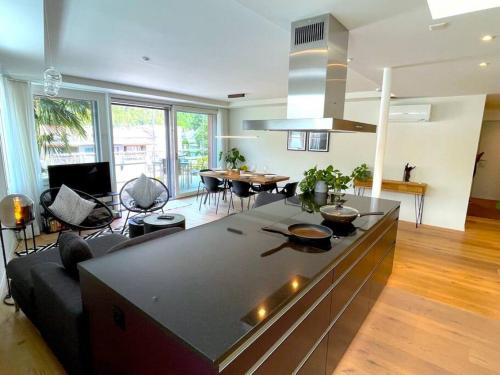 Penthouse Alps Scenic Views and Concierge by SwissHut photo 2