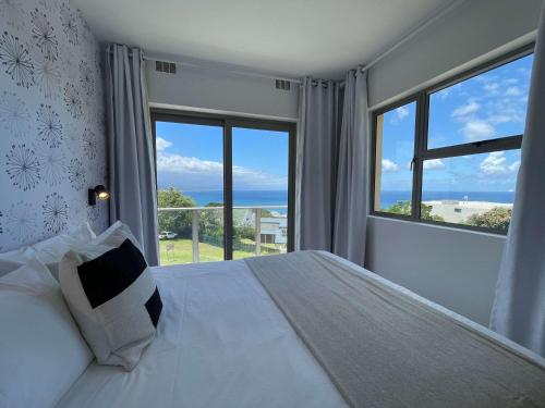 Ένα ή περισσότερα κρεβάτια σε δωμάτιο στο The Salty Whale - 3BD APT - Central Sea Views