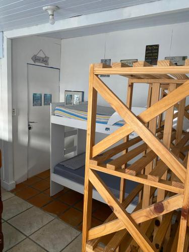 Palanda nebo palandy na pokoji v ubytování Hostel Surf de Bem