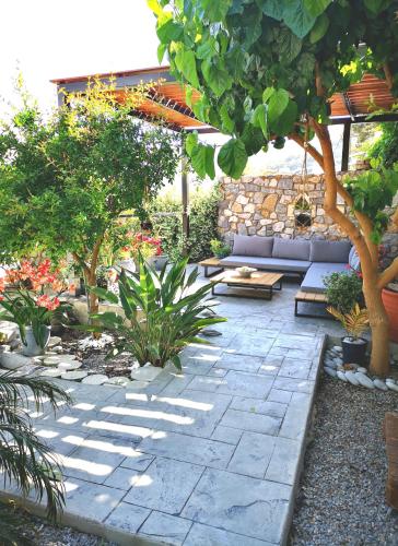 Taman di luar Spacious Maistrali Villa, private pool & garden
