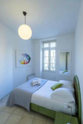 Place Grimaldi, close to beach and restaurants, with balcony