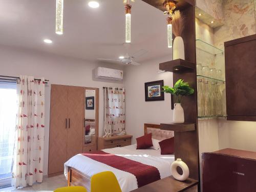 a bedroom with a bed and a table and chairs at Cosy Vista in Canacona