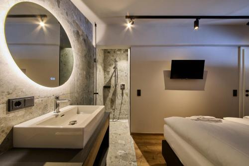 Bilik mandi di MiLa Apartments