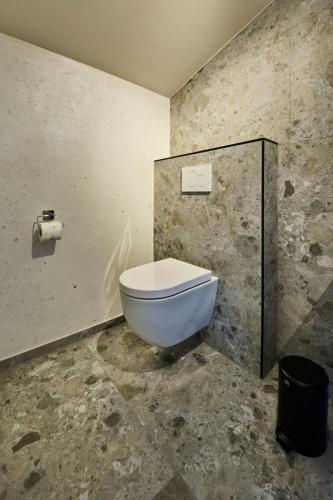 Bilik mandi di MiLa Apartments