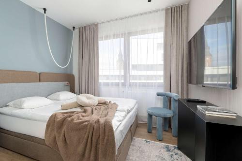Posteľ alebo postele v izbe v ubytovaní Klimatyzowany Apartament Blisko Parku w Krakowie z 3 Sypialniami, Wanną i Parkingiem by Renters Prestige