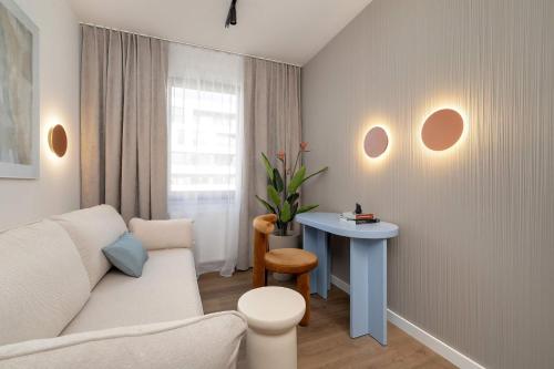 Posedenie v ubytovaní Klimatyzowany Apartament Blisko Parku w Krakowie z 3 Sypialniami, Wanną i Parkingiem by Renters Prestige