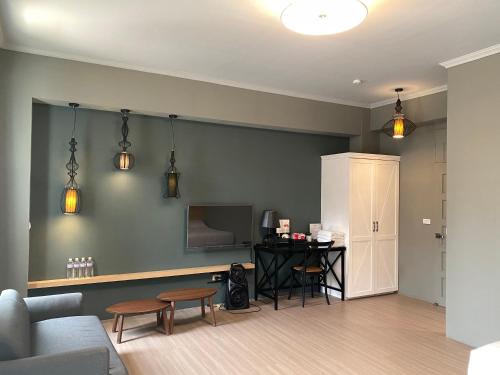 Dapur atau dapur kecil di Follow Me B&B