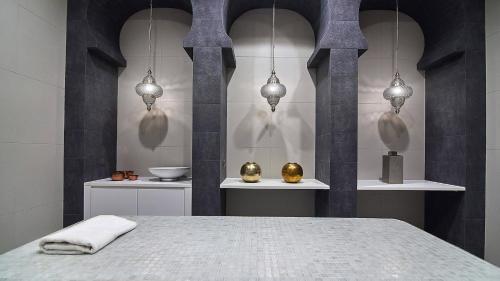 Ένα ή περισσότερα κρεβάτια σε δωμάτιο στο VacationClub - Diune Hotel Apartament 210