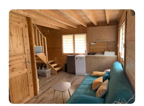 Køkken eller tekøkken på Chalet - Spa Jacuzzi le Rouge-Gorge