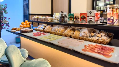 Makanan di atau berdekatan hotel