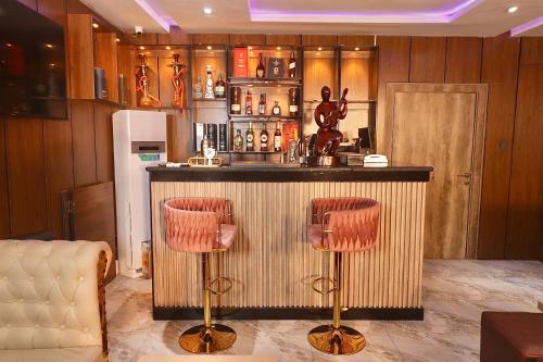 Lounge nebo bar v ubytování Jukky Hotel Abuja