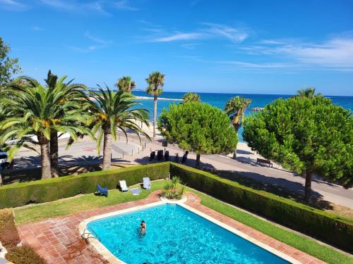 Cambrils primera linea de playa Urbanizacion La Dorada