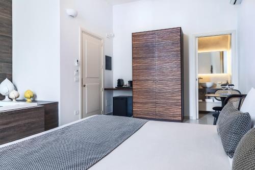 a bedroom with a bed and a desk at Palazzo San Lazzaro - Jacuzzi Rooms & Suites Lecce Selection in Lecce