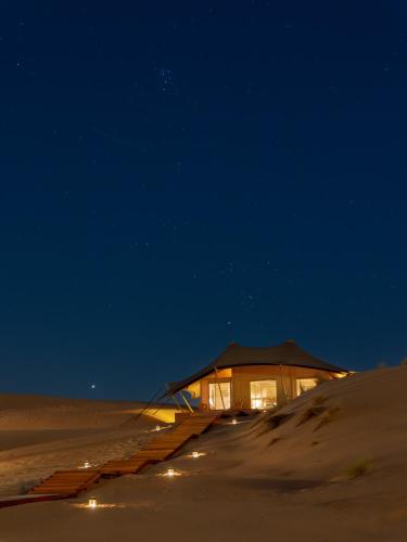 Edificio en el que se encuentra el tented camp