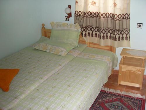 Łóżko lub łóżka w pokoju w obiekcie Guest House Rimski Most