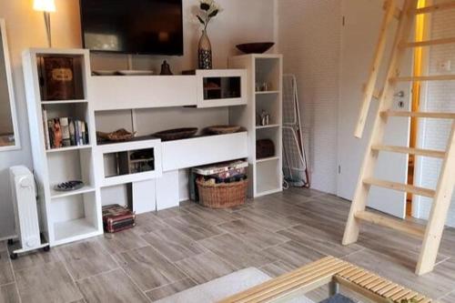Kuchyň nebo kuchyňský kout v ubytování Tiny house with gallery and garden for 3 people