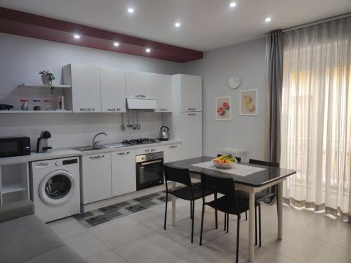 Kuchyň nebo kuchyňský kout v ubytování Casa Orchidea Mazzeo