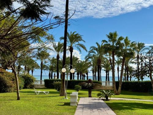 Carihuela en primera linea de playa con vistas y garaje! C
