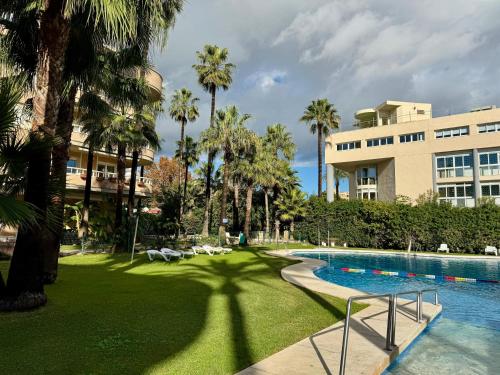 Carihuela en primera linea de playa con vistas y garaje! C
