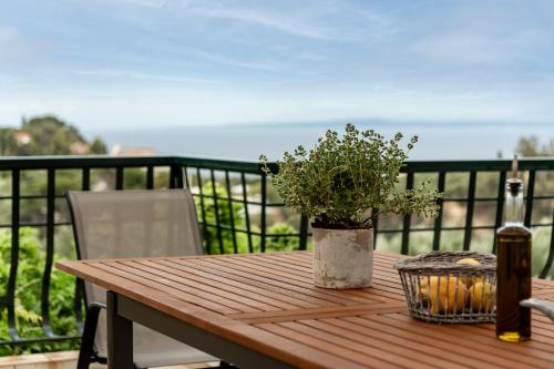 Orama Stone Apartments - Authentic hospitality in a Historical Location, by Zantewize