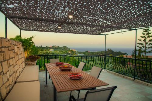 Orama Stone Apartments - Authentic hospitality in a Historical Location, by Zantewize