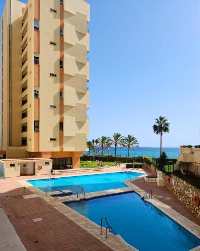 Sea View 2BR Beachfront & Cozy Balcony Marbella
