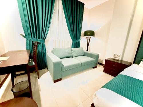Postel nebo postele na pokoji v ubytování Atlas Hotel Islamabad
