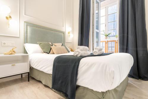 Historic charm steps from top landmarks by REMS