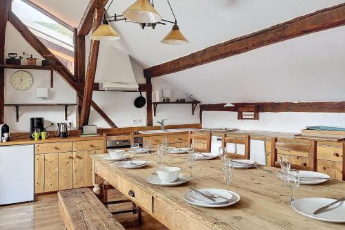 Η κουζίνα ή μικρή κουζίνα στο Chalet La Marmottière