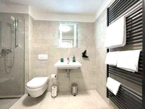 a bathroom with a toilet and a sink and a shower at Matis 3 - Apartmán Brno centrum in Brno