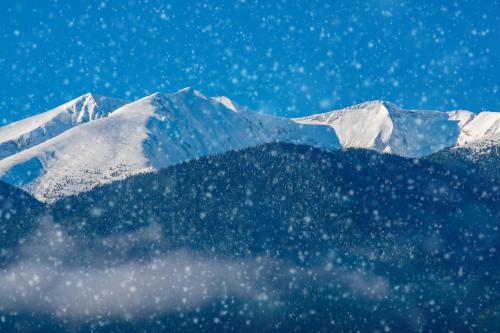 a snow covered mountain in the distance at Орбелус in Bansko