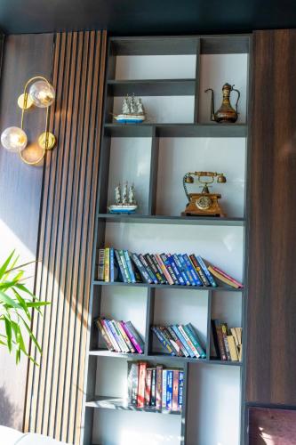 ホテルにある図書室