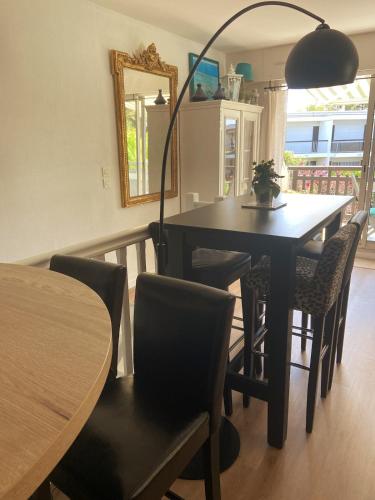 Photo de la galerie de l'établissement Duplex ensoleillé avec terrasse, à 300m de la plage, à La Baule