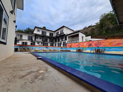 Gallery image of Chelle's Suites and Restaurant in Camp Bay